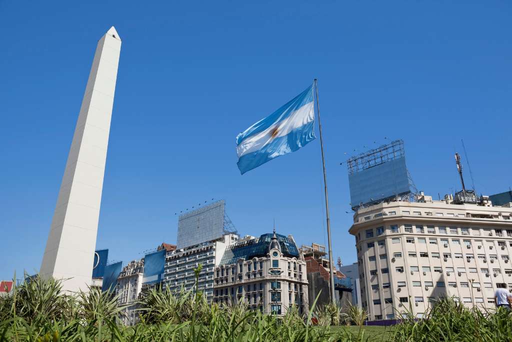 Impacto del Ajuste Cambiario en los Costos Publicitarios en Argentina: Análisis Detallado de Diciembre de 2023